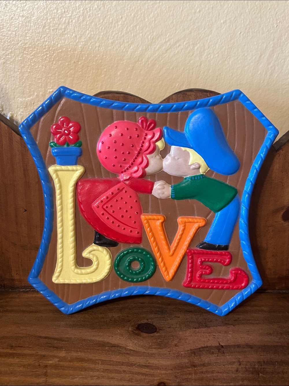 VTG Unknown Brand Ceramic 'Love' Wall Plaque in Red, Blue, Green, Yellow - 76’